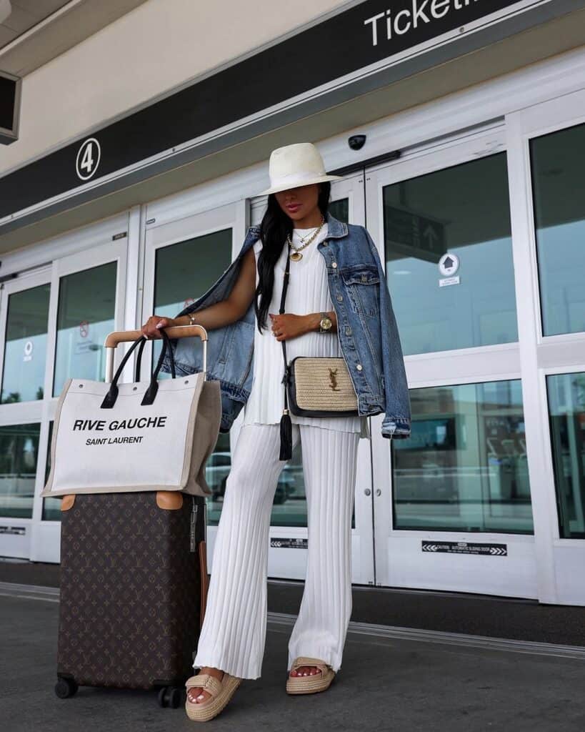 Chic Airport Outfit