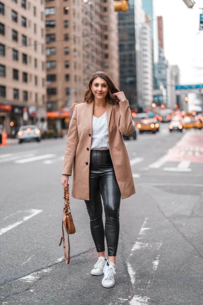 Chic ways to wear leather leggings