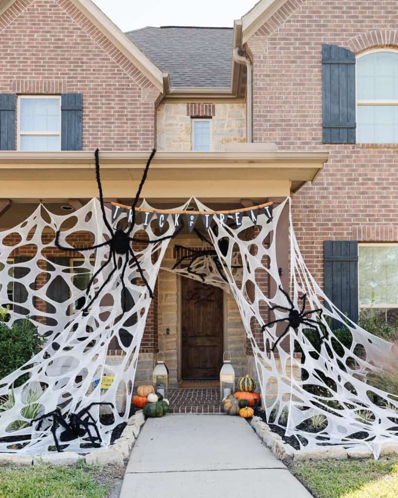 Halloween porch decor inspo