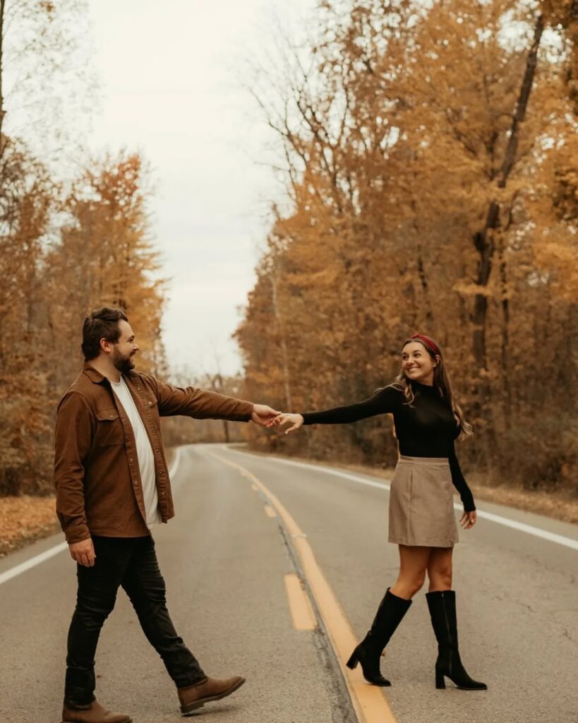 all in Love: Cozy & Chic Engagement Photo Ideas for Autumn