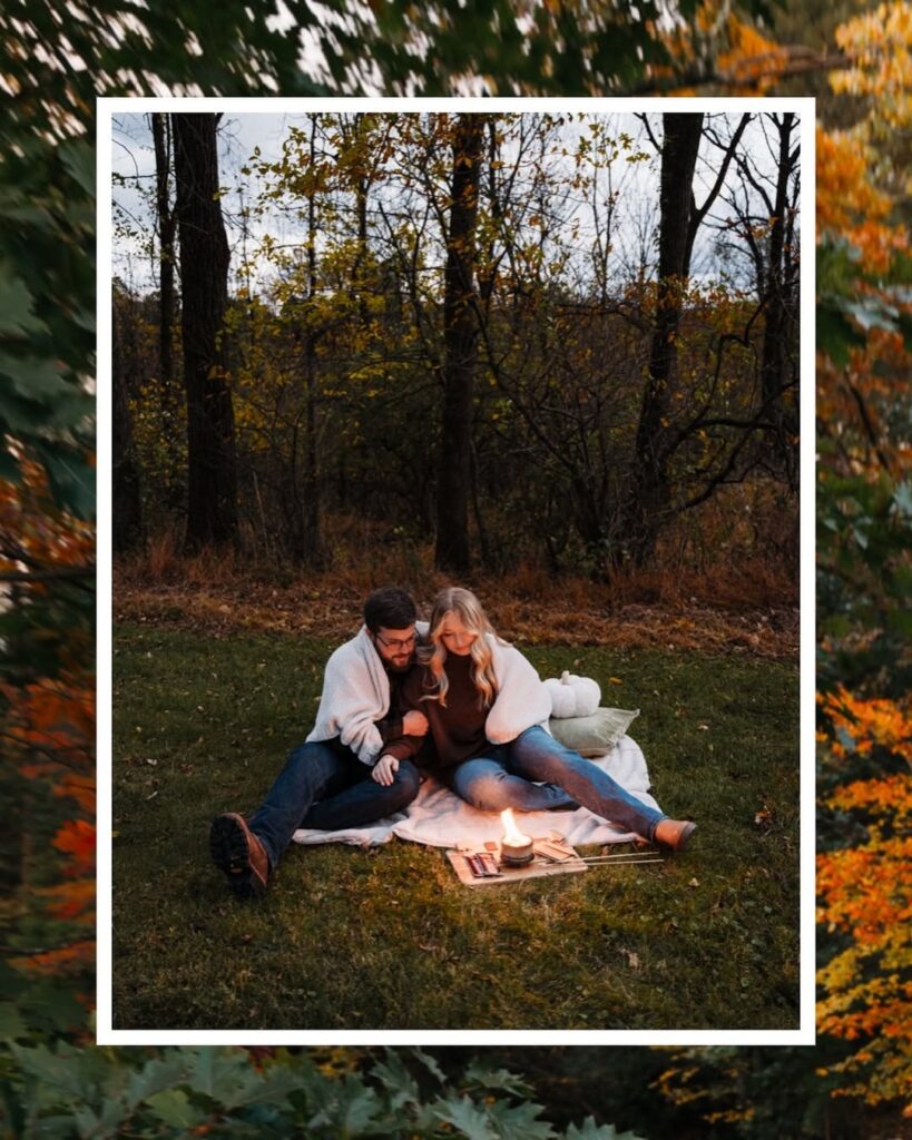 Fall in Love: Cozy & Chic Engagement Photo Ideas for Autumn