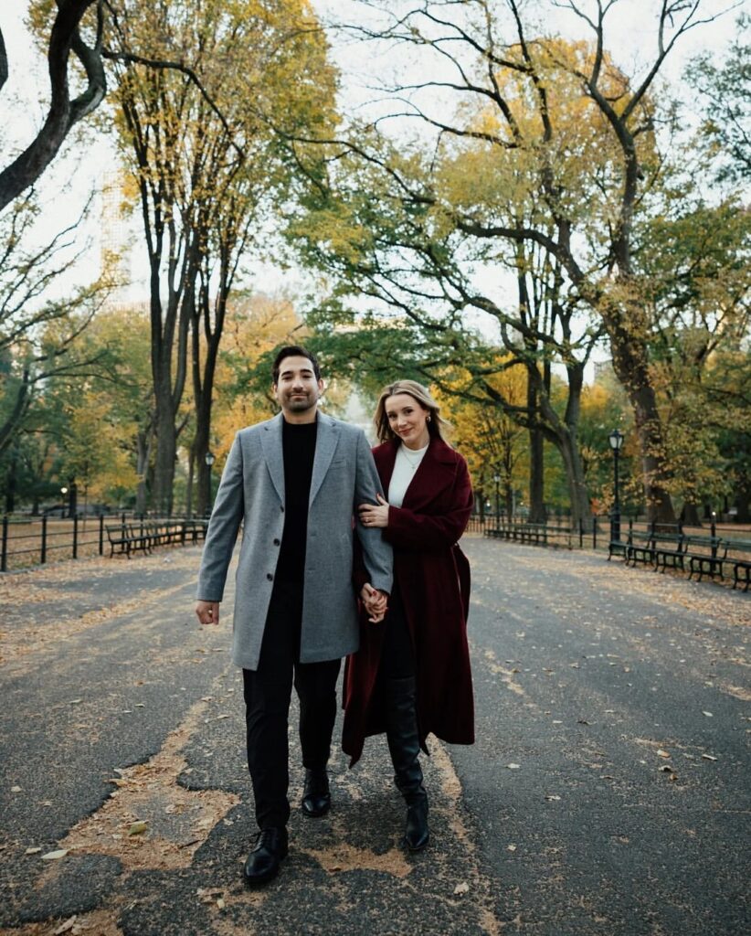 Fall in Love: Cozy & Chic Engagement Photo Ideas for Autumn