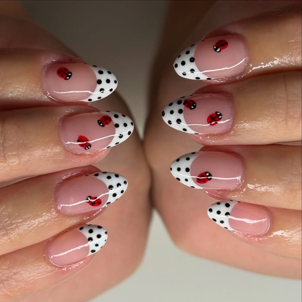 Polka dots nails
