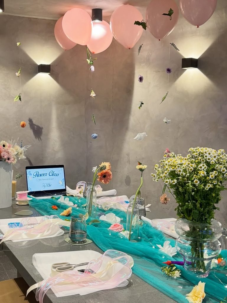 elegant flower class bridal shower table with teal runner and pink balloons.