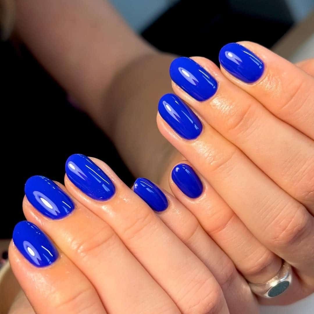 short rounded square nails with a high gloss royal blue gel polish finish