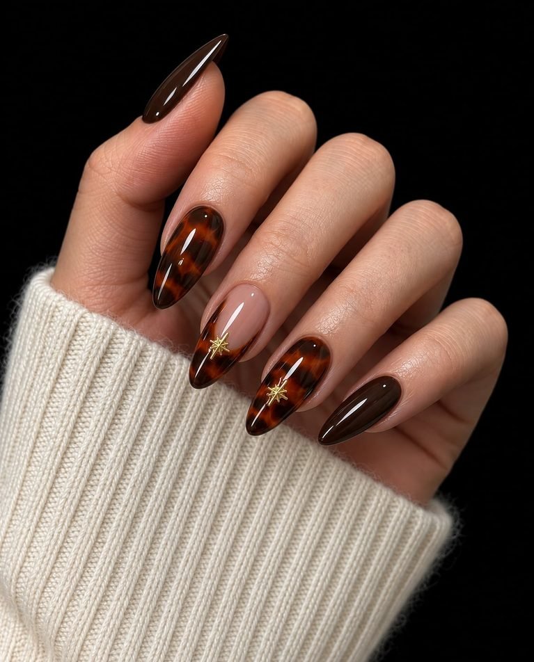 14 Tortoiseshell Nails That Bring Luxury to Your Fingertips
